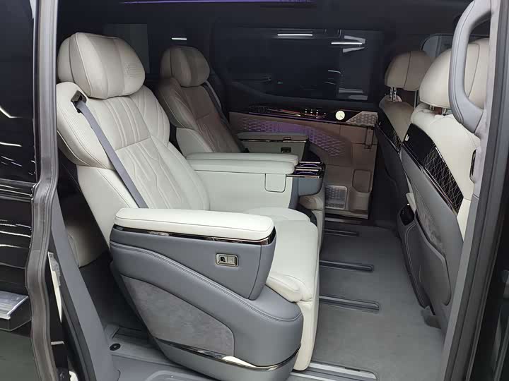 Фото 16 - Zeekr 009