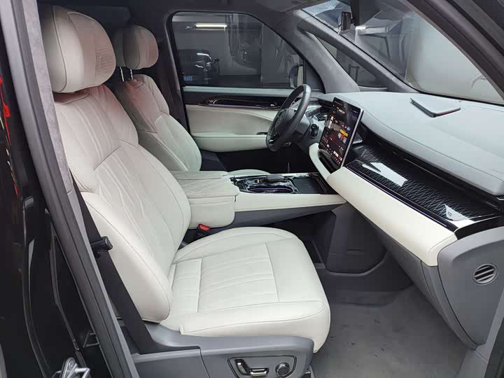 Фото 17 - Zeekr 009