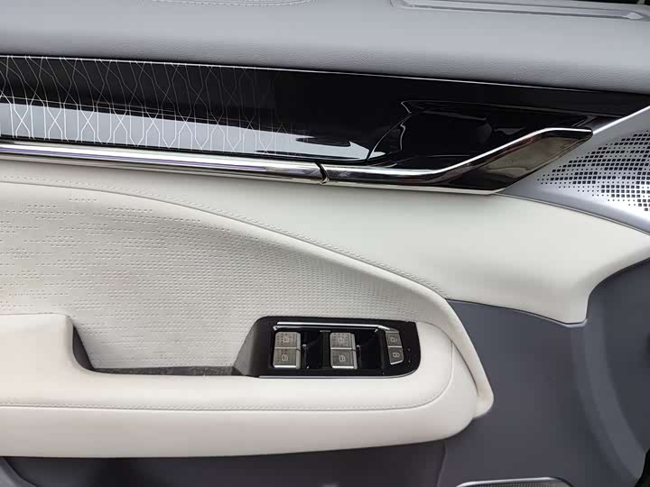 Фото 7 - Zeekr 009