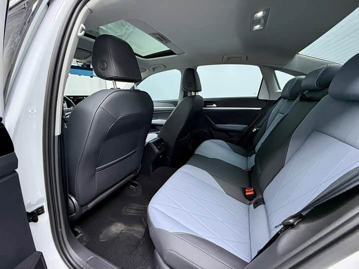 Фото 10 - Volkswagen Lavida