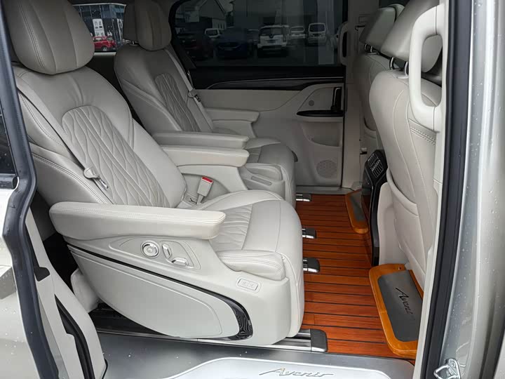 Фото 5 - Buick GL8 ES