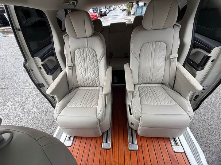 Фото 7 - Buick GL8 ES