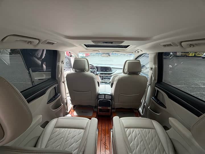 Фото 9 - Buick GL8 ES