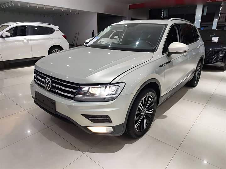 Фото 1 - Volkswagen Tiguan L Pro