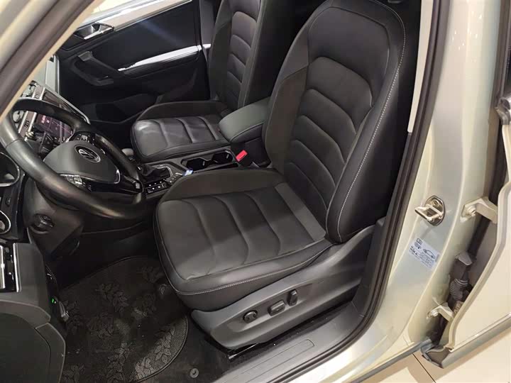 Фото 15 - Volkswagen Tiguan L Pro