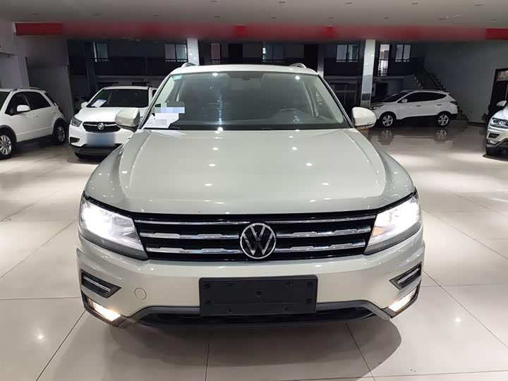 Фото 3 - Volkswagen Tiguan L Pro