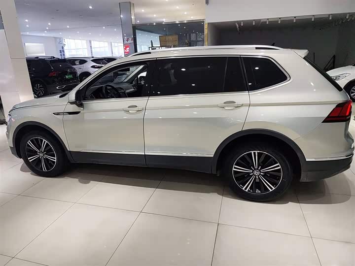 Фото 5 - Volkswagen Tiguan L Pro