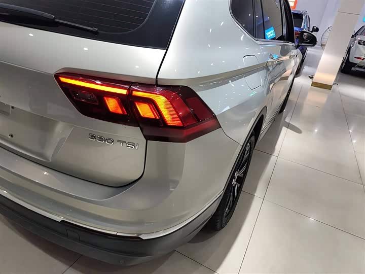 Фото 8 - Volkswagen Tiguan L Pro