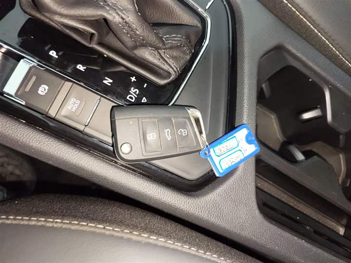 Фото 9 - Volkswagen Tiguan L Pro