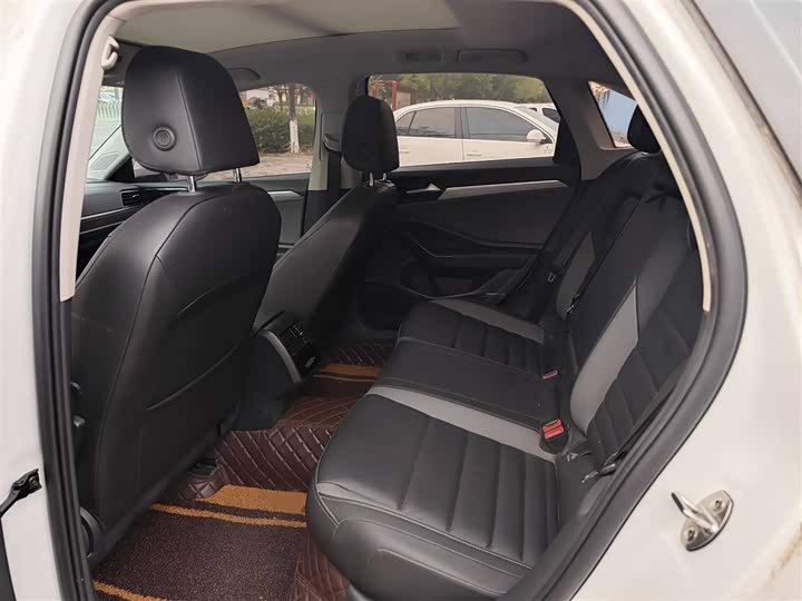 Фото 14 - Volkswagen Sagitar L