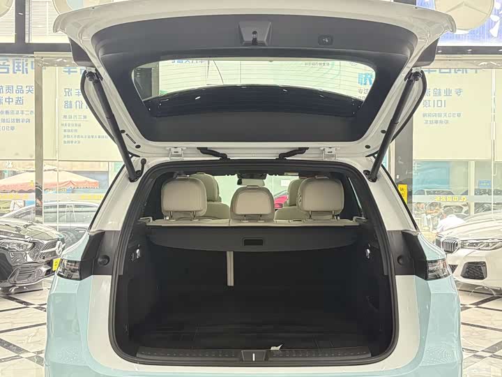 Фото 18 - LiXiang L6