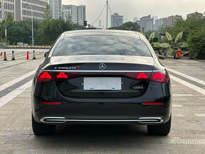 Фото 14 - Mercedes-Benz E-Class