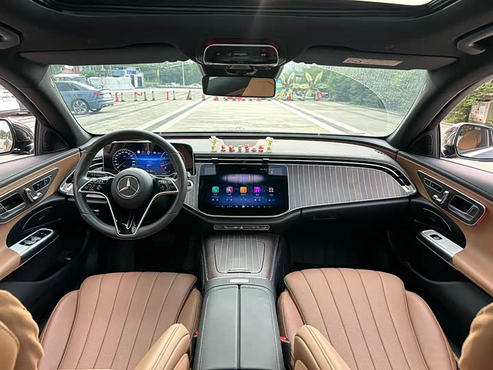 Фото 4 - Mercedes-Benz E-Class