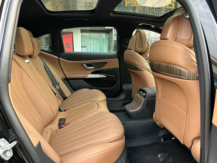 Фото 7 - Mercedes-Benz E-Class