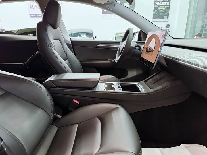 Фото 17 - Tesla Model Y