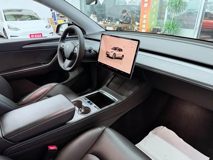 Фото 18 - Tesla Model Y