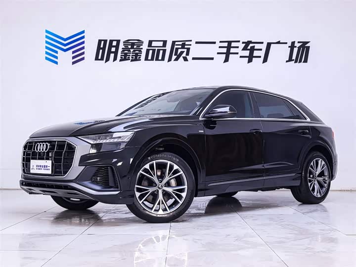 Фото 2 - Audi Q8
