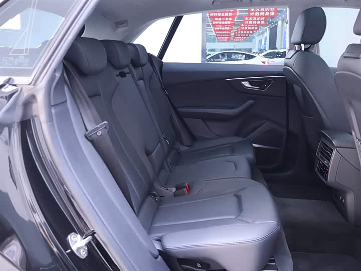 Фото 21 - Audi Q8