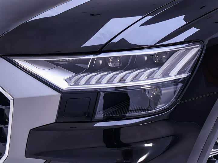 Фото 4 - Audi Q8