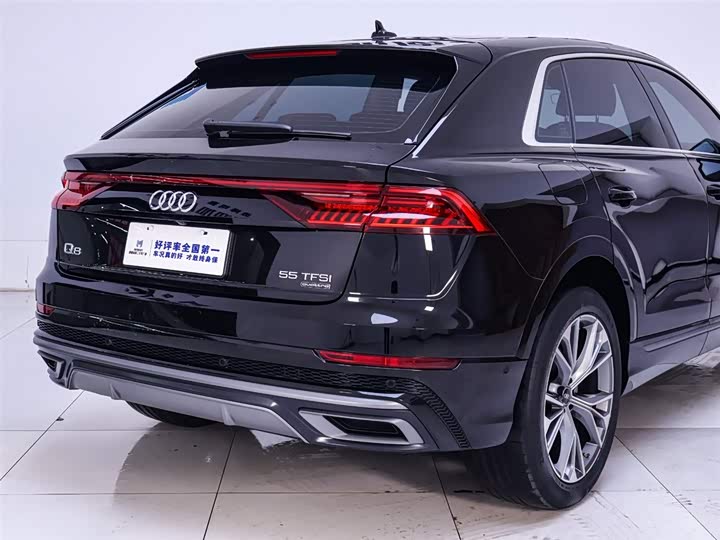 Фото 7 - Audi Q8