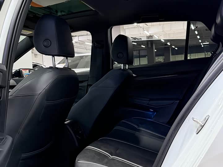 Фото 5 - Volkswagen Golf