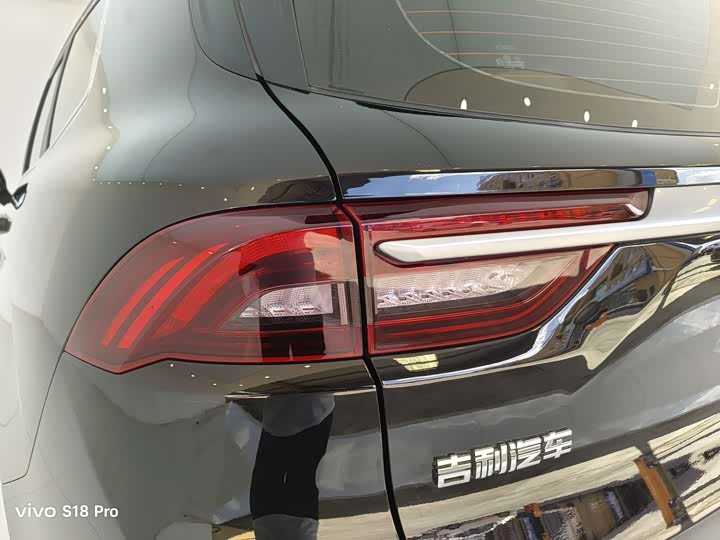 Фото 15 - Geely Okavango