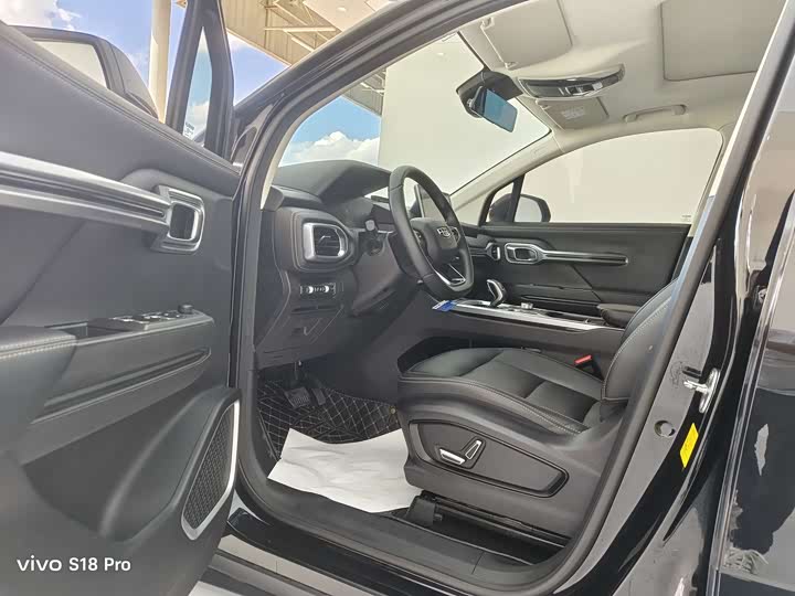 Фото 4 - Geely Okavango