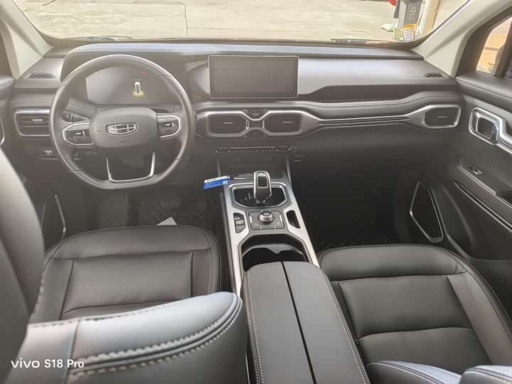 Фото 8 - Geely Okavango