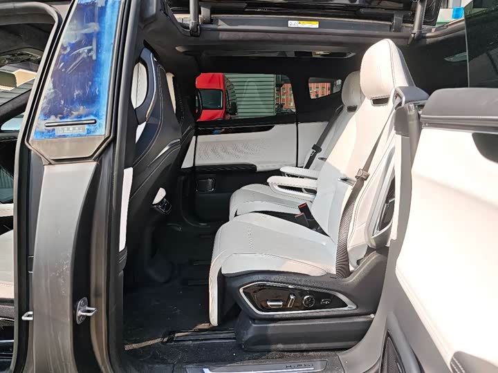 Фото 6 - HiPhi X