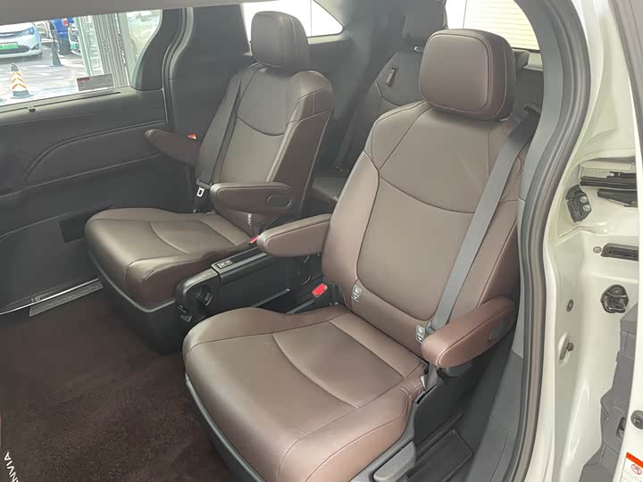 Фото 13 - Toyota Granvia