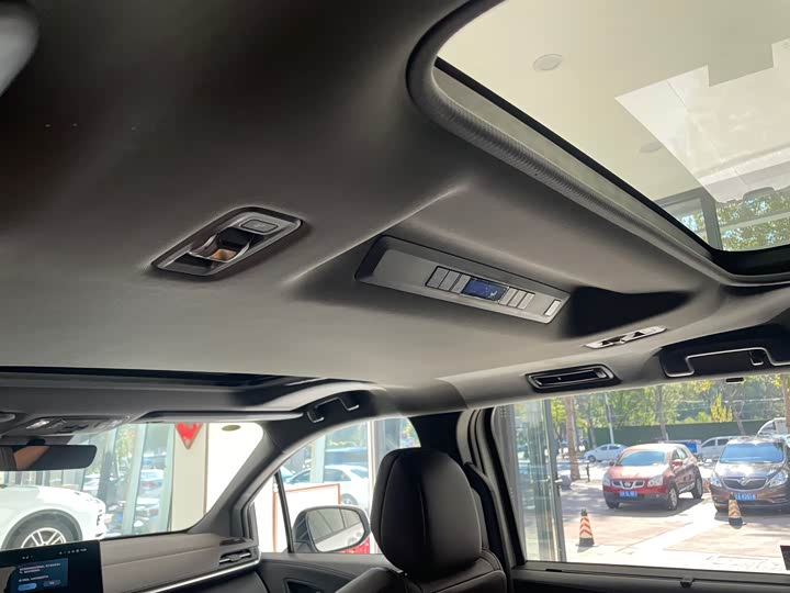 Фото 15 - Toyota Granvia