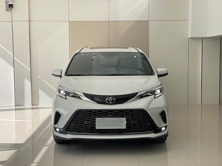 Фото 2 - Toyota Granvia