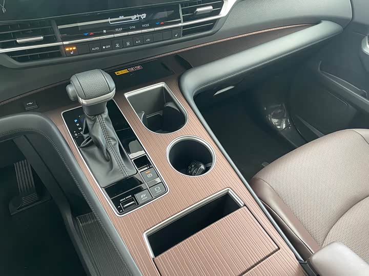 Фото 28 - Toyota Granvia