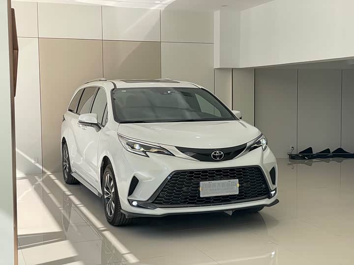 Фото 3 - Toyota Granvia