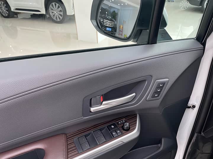 Фото 31 - Toyota Granvia