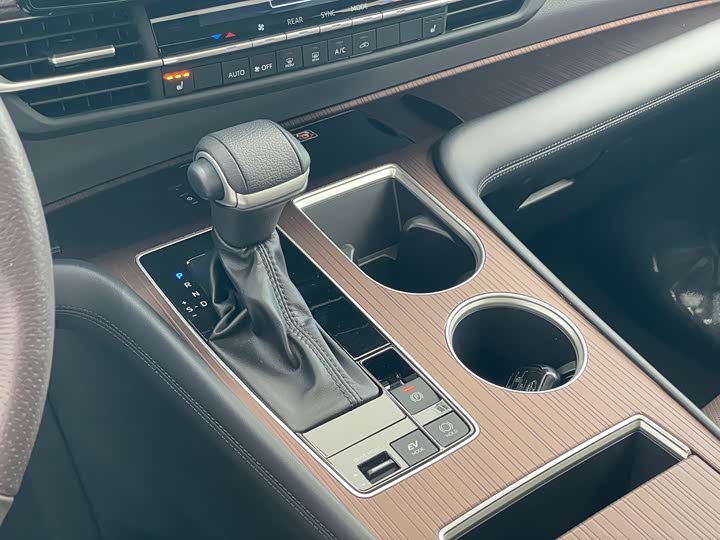 Фото 32 - Toyota Granvia