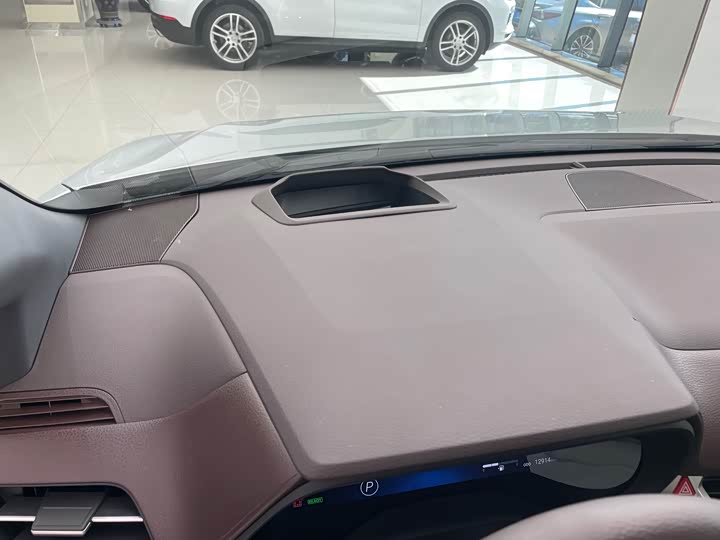 Фото 34 - Toyota Granvia