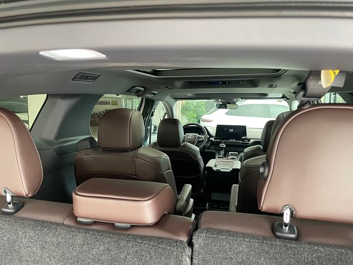 Фото 37 - Toyota Granvia