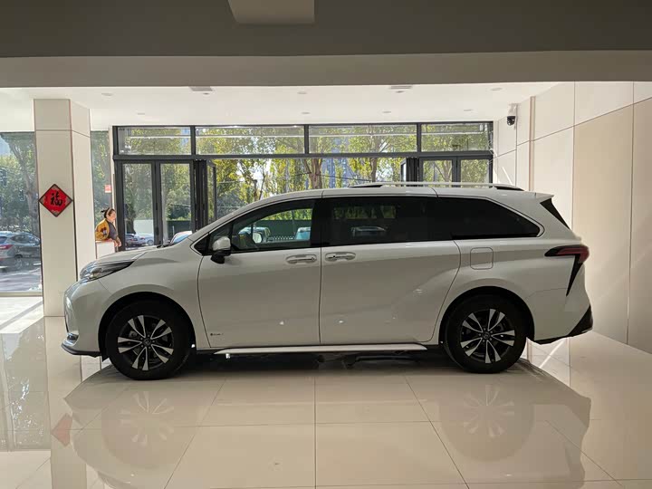 Фото 38 - Toyota Granvia