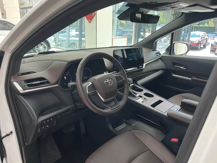 Фото 7 - Toyota Granvia