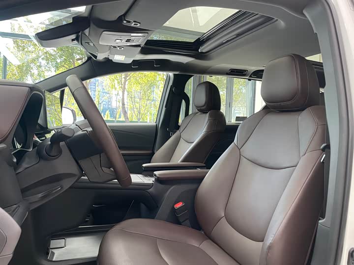 Фото 9 - Toyota Granvia