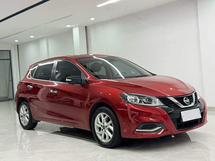 Фото 3 - Nissan Tiida