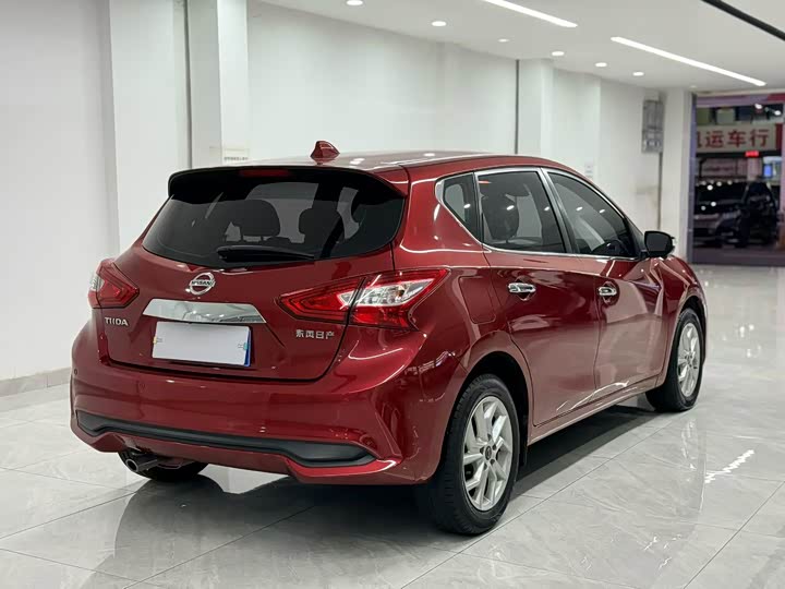 Фото 4 - Nissan Tiida