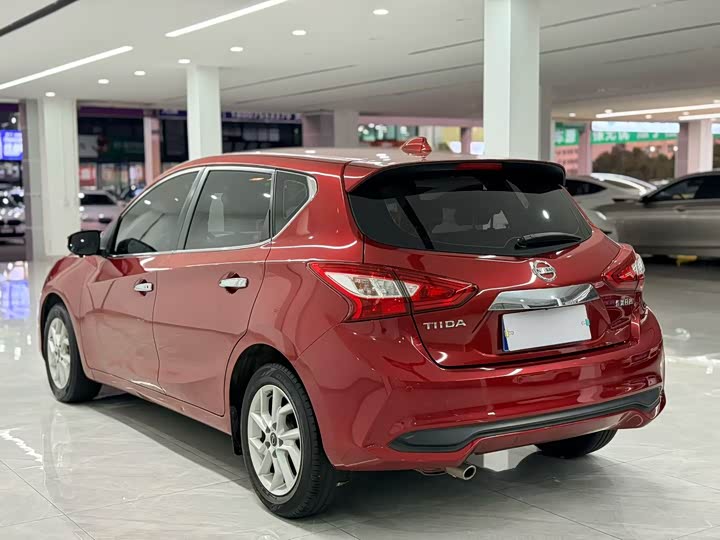 Фото 6 - Nissan Tiida