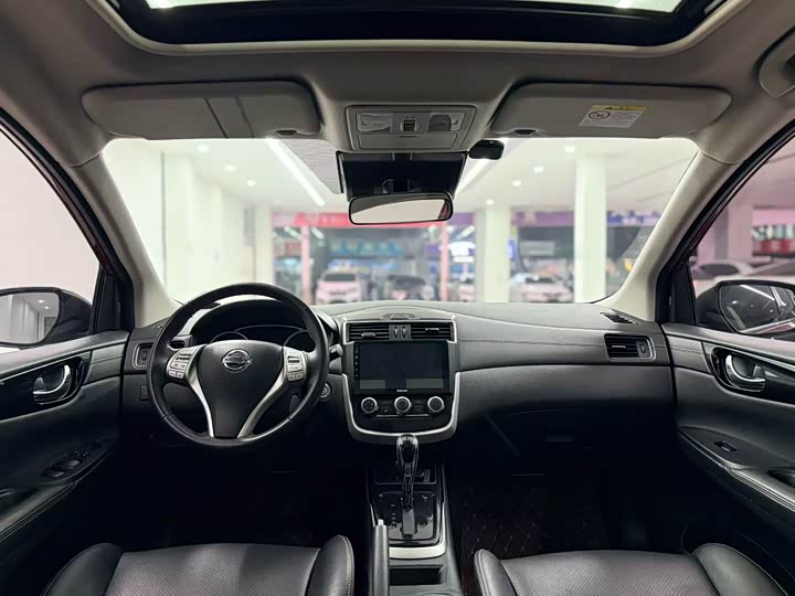 Фото 8 - Nissan Tiida