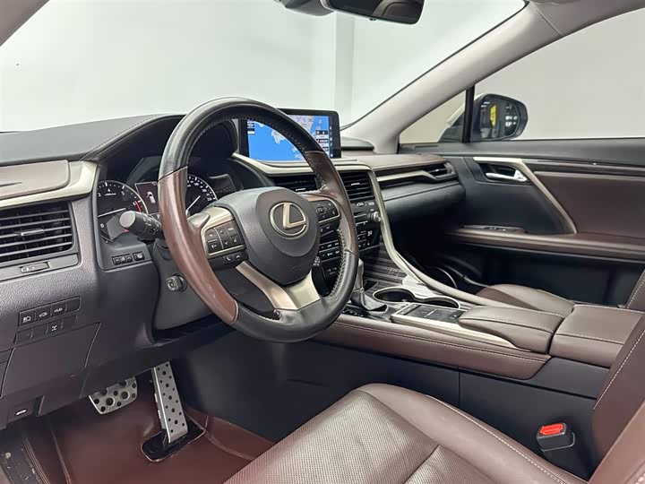 Фото 15 - Lexus RX