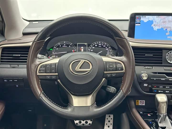 Фото 20 - Lexus RX
