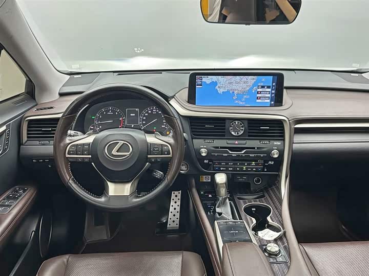 Фото 21 - Lexus RX