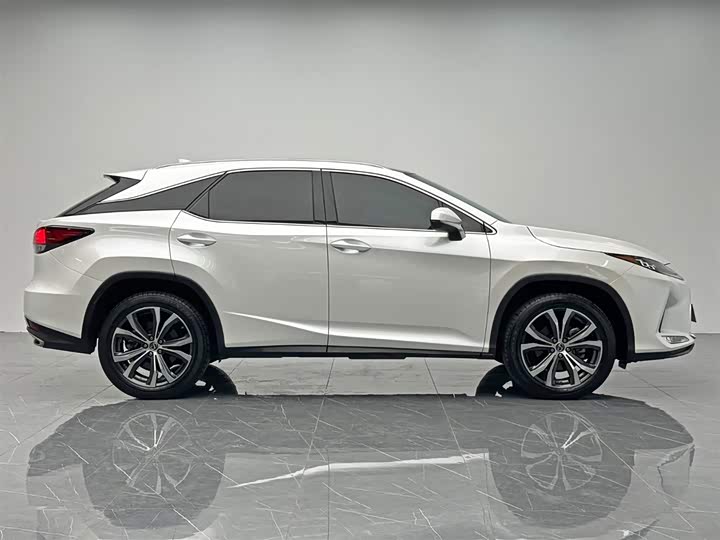 Фото 7 - Lexus RX
