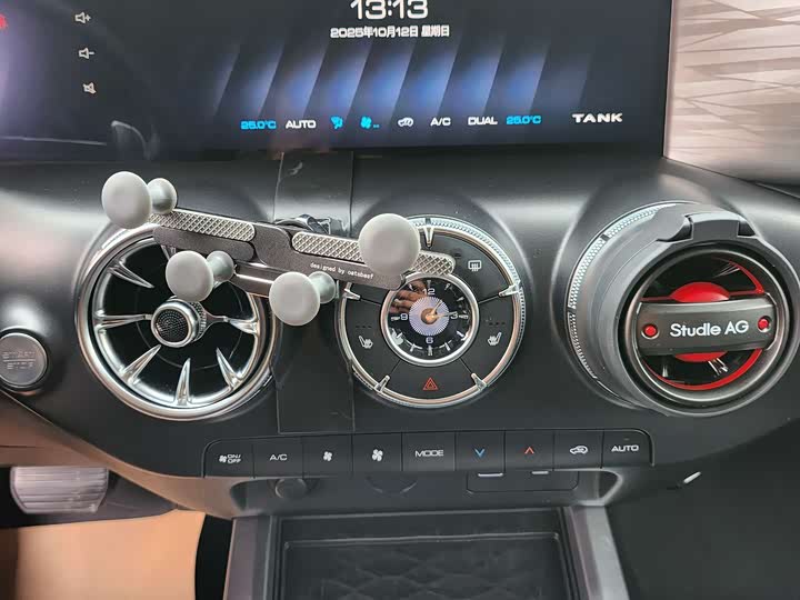 Фото 9 - Tank 300